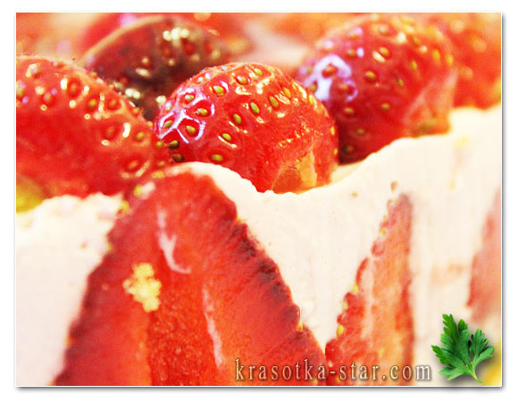 Торт нежность с клубникой. %D0%9A%D0%BB%D1%83%D0%B1%D0%BD%D0%B8%D1%87%D0%BD%D1%8B%D0%B9 %D1%82%D0%BE%D1%80%D1%82 40. Торт нежность с клубникой фото. Торт нежность с клубникой-%D0%9A%D0%BB%D1%83%D0%B1%D0%BD%D0%B8%D1%87%D0%BD%D1%8B%D0%B9 %D1%82%D0%BE%D1%80%D1%82 40. картинка Торт нежность с клубникой. картинка %D0%9A%D0%BB%D1%83%D0%B1%D0%BD%D0%B8%D1%87%D0%BD%D1%8B%D0%B9 %D1%82%D0%BE%D1%80%D1%82 40. Добрый день, друзья! В разгар ягодного сезона давайте побалуем себя и близких вкусняшкой и испечем торт с клубникой. Аромат и небольшая кислинка этих плодов придадут очень приятный акцент выпечке, да и чудесно и ярко ее украсят.